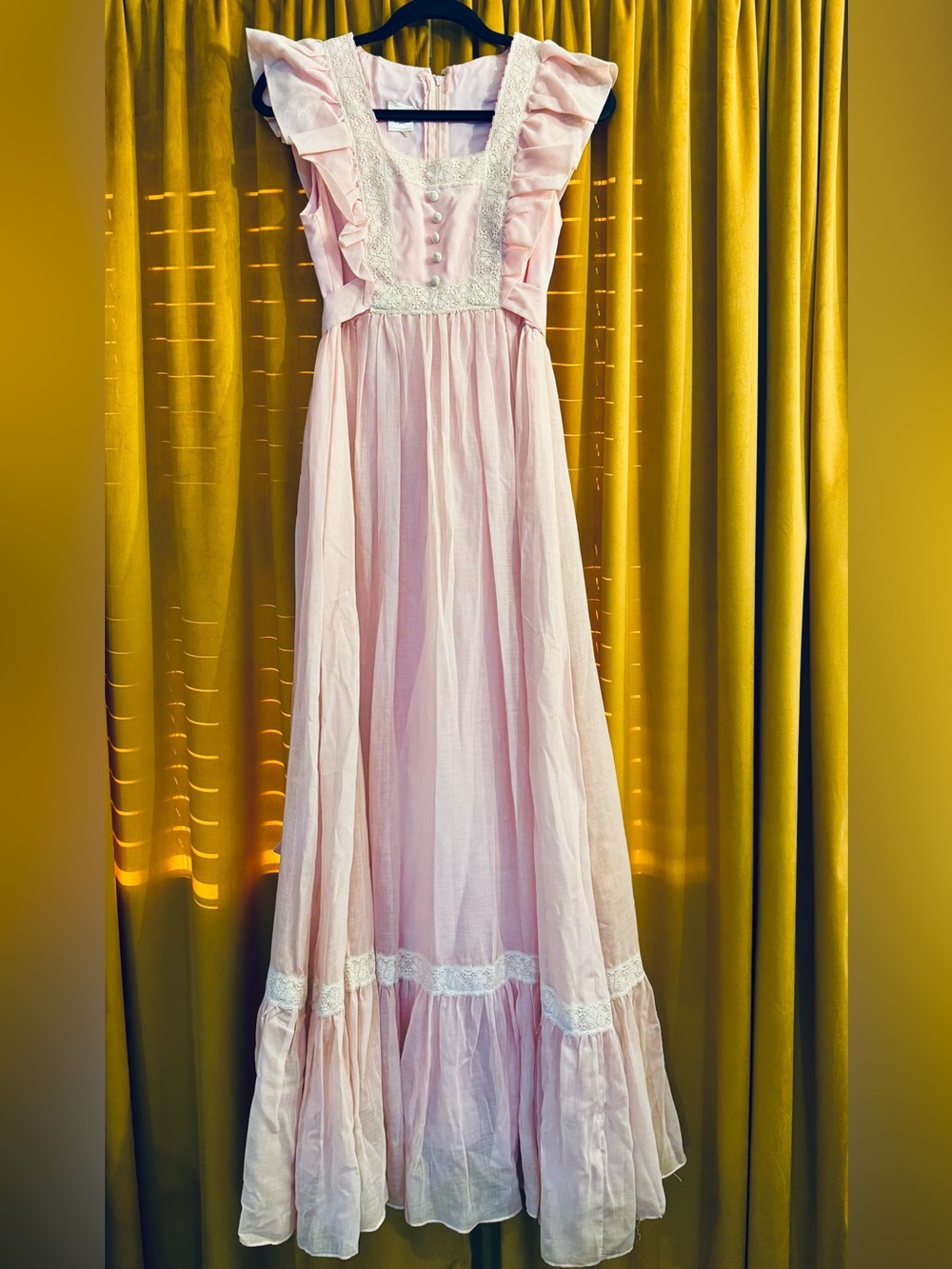 🩷 Candi Jones 💗vintage Soft Pink Ruffled Maxi Dress with Lace Trim